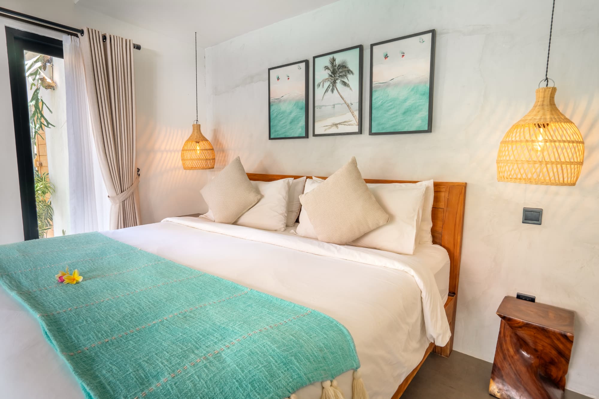 Villa Mint Satu: bedroom with a double bed